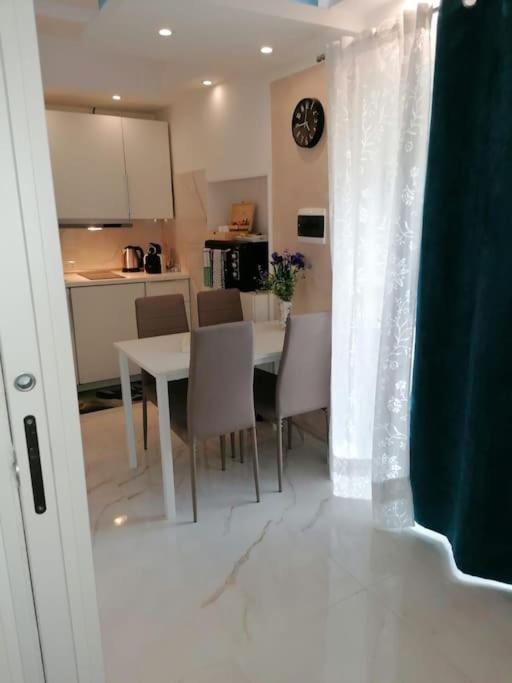 Fiumicino Aeroporto Casa Vacanze Iris Buitenkant foto